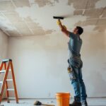 découvrez comment les travaux de plâtrerie permettent de lisser efficacement les plafonds endommagés après un dégât des eaux, pour retrouver une surface impeccable et durable.